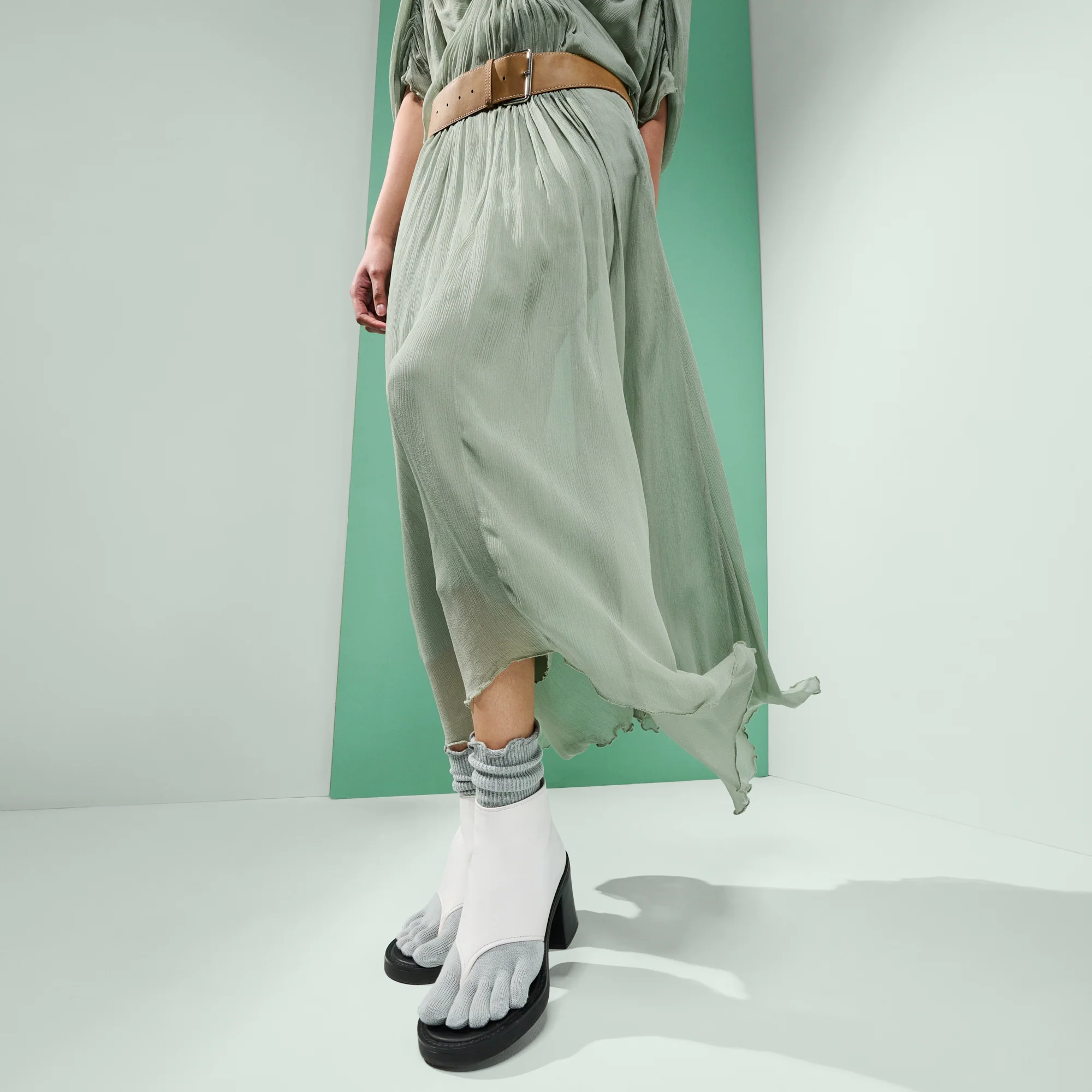 Loose-Fit Cotton Toe  Crew Socks - Image 2