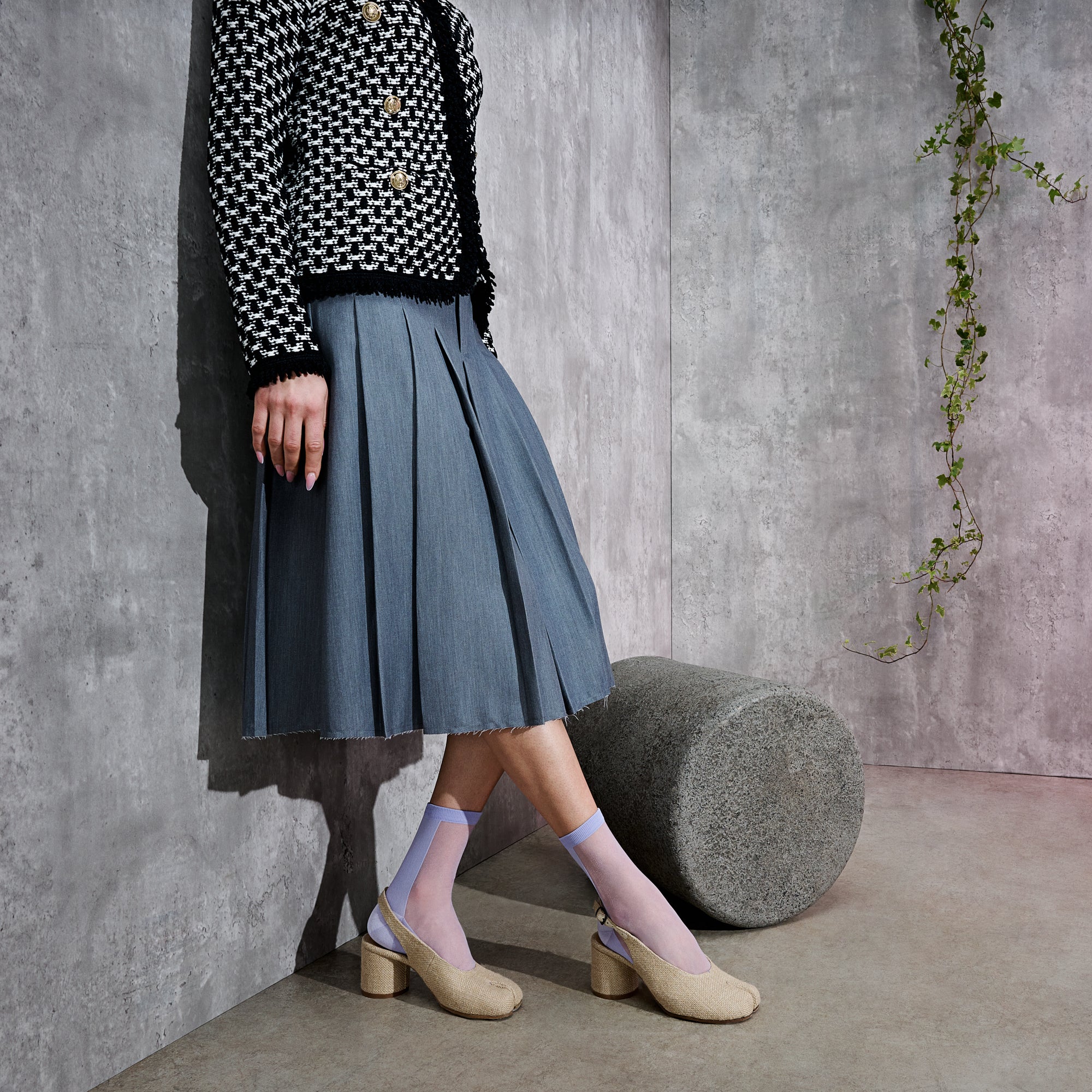 Two-Tone Tabi  Crew Socks - Image 3